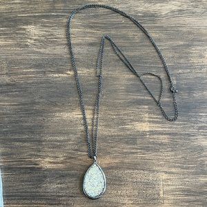 Black teardrop long necklace